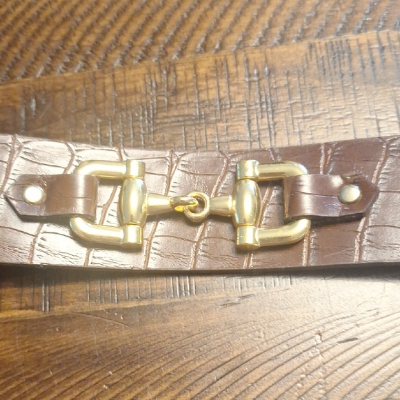 Etienne Aigner Brown Croco Embossed Faux Belt with 3 Horsebite Buckles Sections - Picture 6 of 8